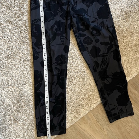 Lululemon Wunder Under Crop - Flat Inky Floral - Picture 10 of 11